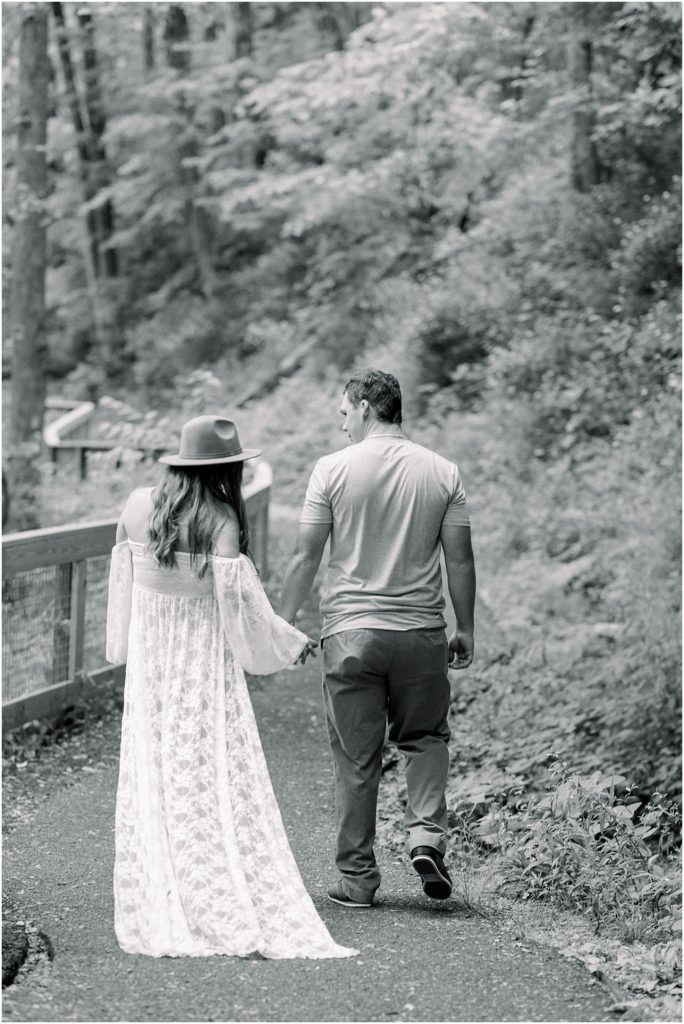 couple walking trails at amicalola falls
