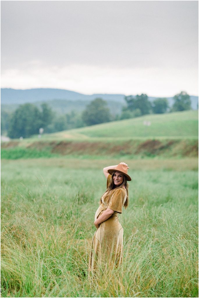 maternity session in North Georgia with mountain scenery